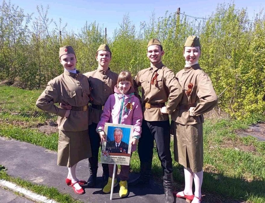 Международный творческий конкурс «В День Победы хочу пожелать...»  - детский рисунок, поделка, творческая работа, категория школьники, 2 класс, дистанционный конкурс, школьный конкурс