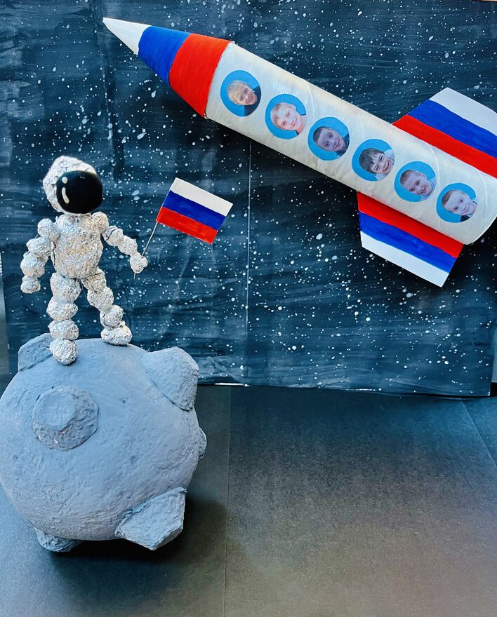 Всероссийский творческий конкурс «Земля в иллюминаторе...»  - детский рисунок, поделка, творческая работа, категория школьники, 4 класс, дистанционный конкурс, школьный конкурс