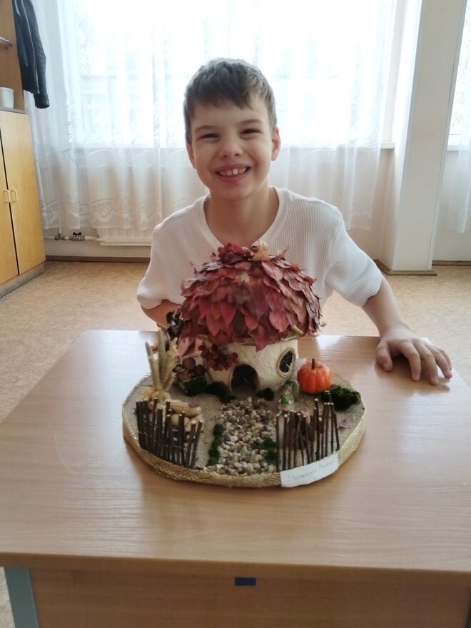 Всероссийский творческий конкурс «Осенняя фантазия»  - детский рисунок, поделка, творческая работа, категория школьники, 2 класс, дистанционный конкурс, школьный конкурс