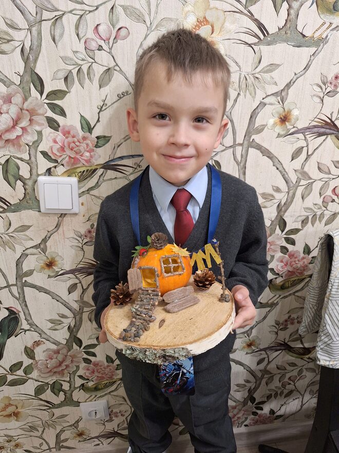 Всероссийский творческий конкурс «Дары осени»  - детский рисунок, поделка, творческая работа, категория школьники, 1 класс, дистанционный конкурс, школьный конкурс