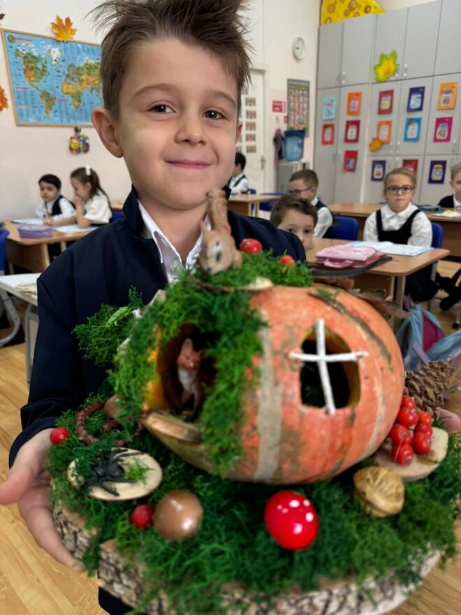 Всероссийский творческий конкурс «Очарование осени»  - детский рисунок, поделка, творческая работа, категория школьники, 1 класс, дистанционный конкурс, школьный конкурс