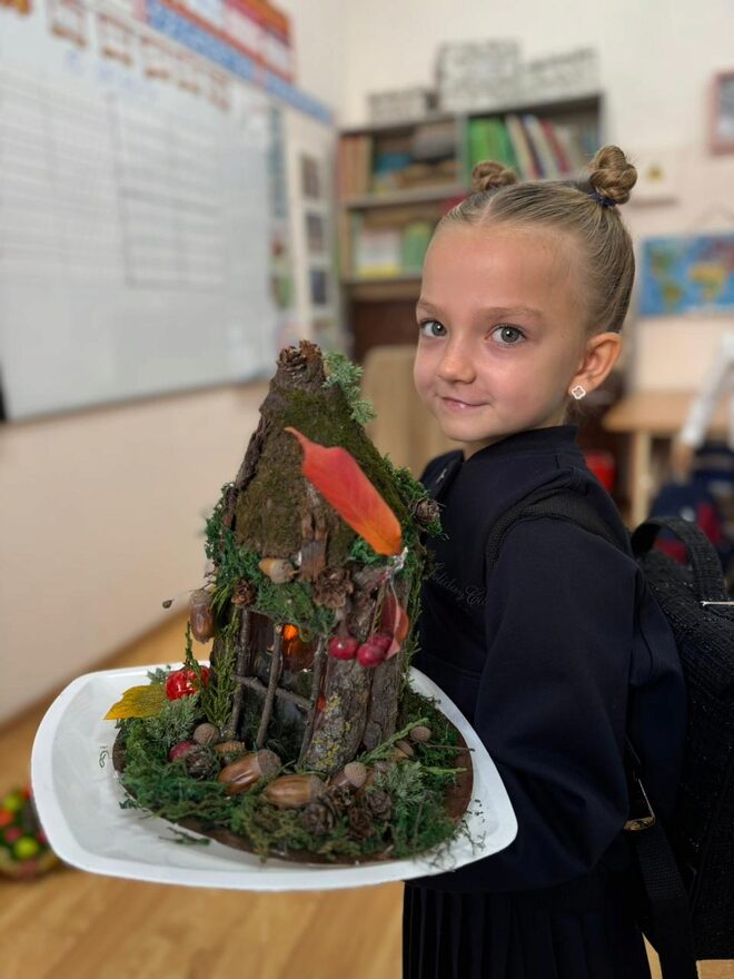 Всероссийский творческий конкурс «Очарование осени»  - детский рисунок, поделка, творческая работа, категория школьники, 1 класс, дистанционный конкурс, школьный конкурс