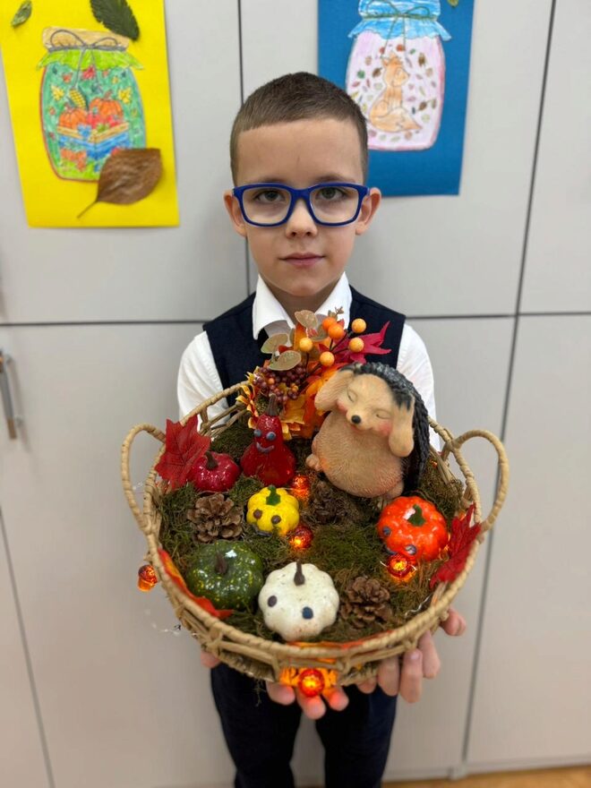 Всероссийский творческий конкурс «Очарование осени»  - детский рисунок, поделка, творческая работа, категория школьники, 1 класс, дистанционный конкурс, школьный конкурс