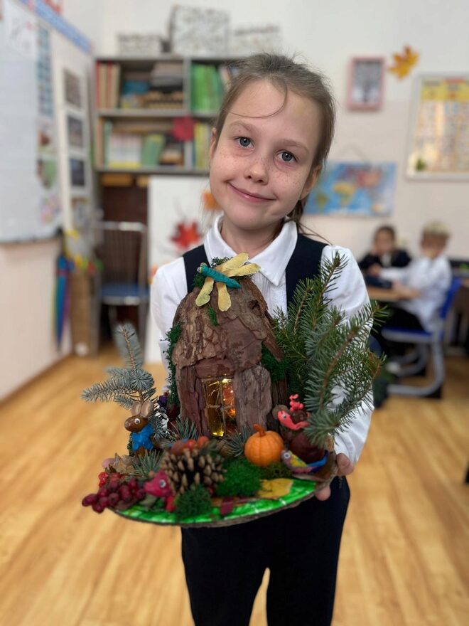 Всероссийский творческий конкурс «Очарование осени»  - детский рисунок, поделка, творческая работа, категория школьники, 1 класс, дистанционный конкурс, школьный конкурс