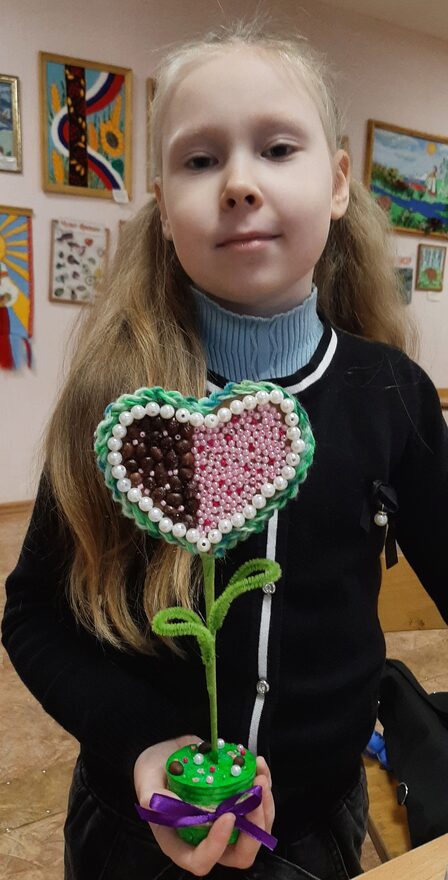 Всероссийский творческий конкурс «Мама – первое слово...»  - детский рисунок, поделка, творческая работа, категория школьники, 5 класс, дистанционный конкурс, школьный конкурс