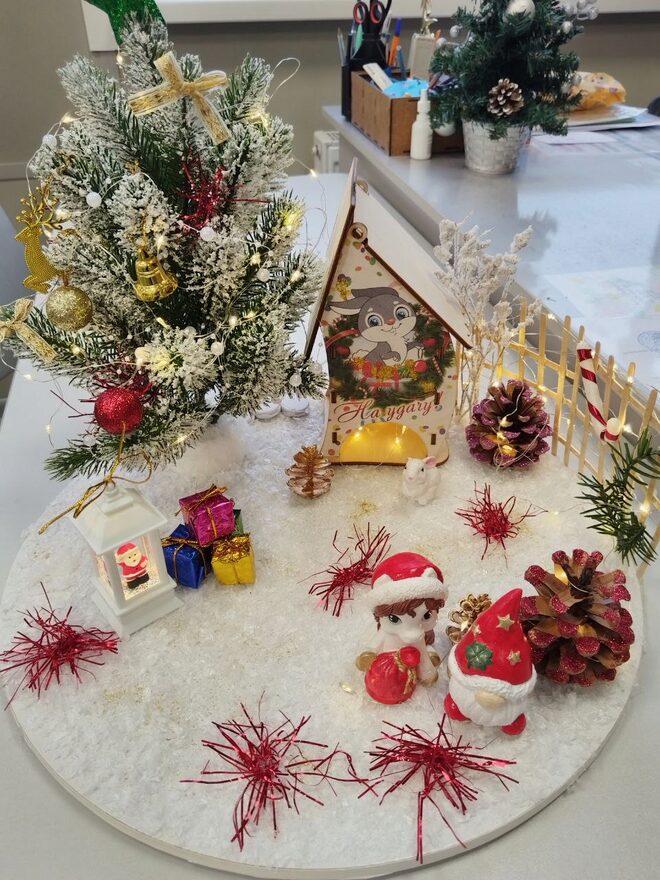 Всероссийский творческий конкурс «Пока часы двенадцать бьют...»  - детский рисунок, поделка, творческая работа, категория школьники, 1 класс, дистанционный конкурс, школьный конкурс