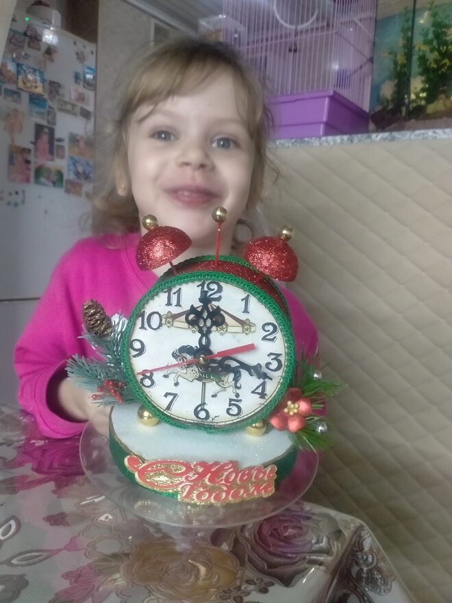 Всероссийский творческий конкурс «Пока часы двенадцать бьют...»  - детский рисунок, поделка, творческая работа, категория дошкольники, детский сад, дистанционный конкурс, школьный конкурс