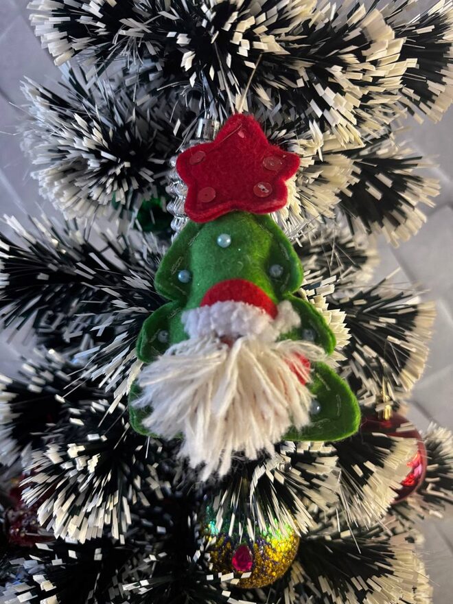 Всероссийский творческий конкурс «Пока часы двенадцать бьют...»  - детский рисунок, поделка, творческая работа, категория школьники, 11 класс, дистанционный конкурс, школьный конкурс