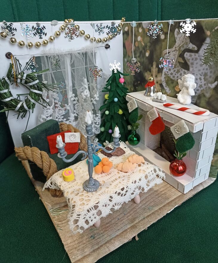 Всероссийский творческий конкурс «Пока часы двенадцать бьют...»  - детский рисунок, поделка, творческая работа, категория школьники, 2 класс, дистанционный конкурс, школьный конкурс