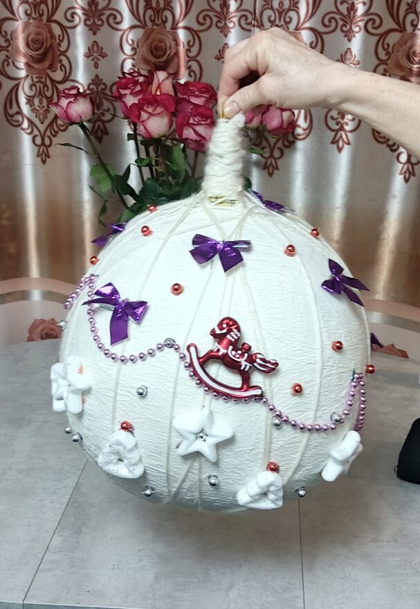 Всероссийский творческий конкурс «Пока часы двенадцать бьют...»  - детский рисунок, поделка, творческая работа, категория школьники, 2 класс, дистанционный конкурс, школьный конкурс