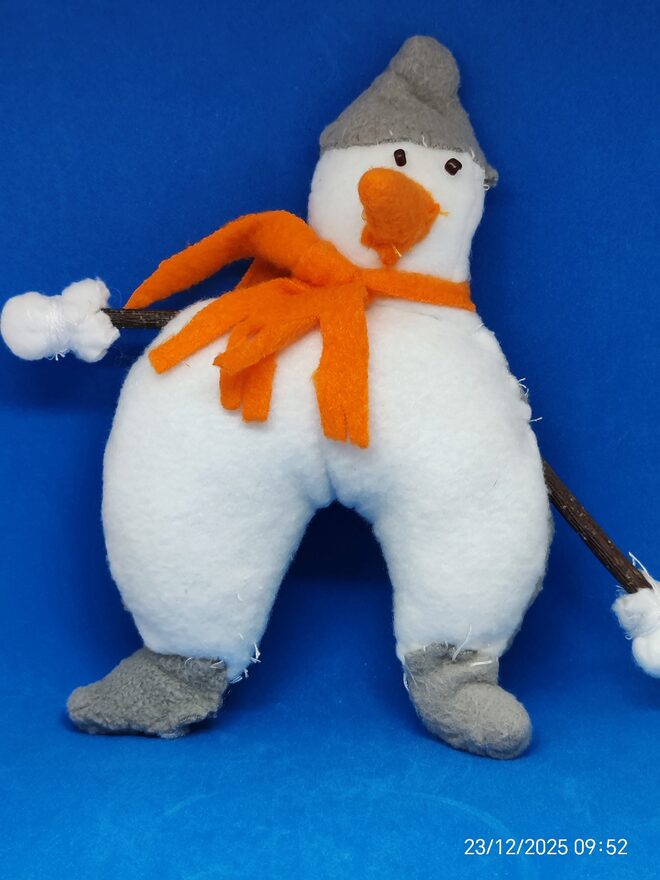 Всероссийский творческий конкурс «Фестиваль снеговиков»  - детский рисунок, поделка, творческая работа, категория школьники, 3 класс, дистанционный конкурс, школьный конкурс