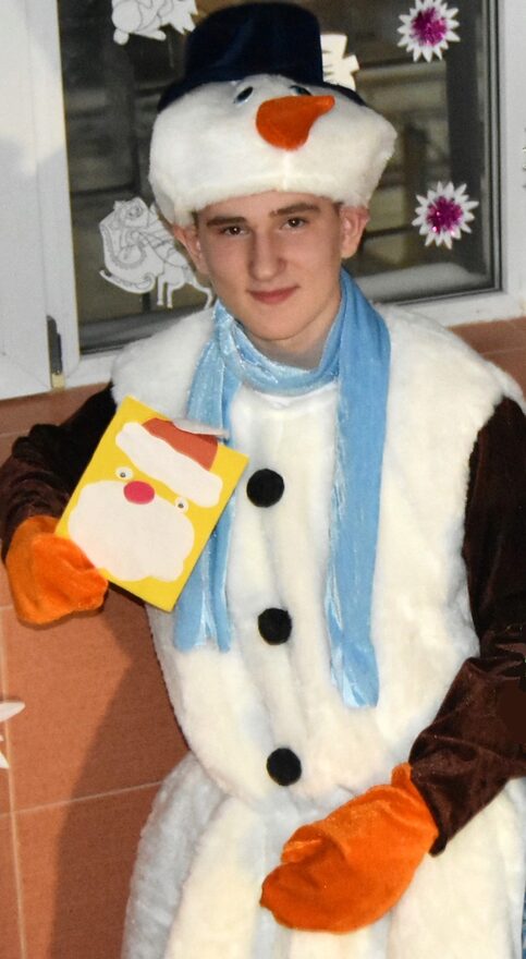 Всероссийский творческий конкурс «Фестиваль снеговиков»  - детский рисунок, поделка, творческая работа, категория школьники, 9 класс, дистанционный конкурс, школьный конкурс