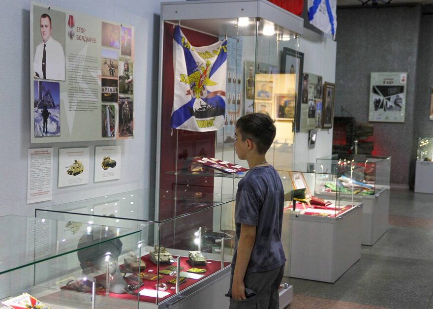 Всероссийский творческий конкурс «Защитникам Отечества посвящается...»  - детский рисунок, поделка, творческая работа, категория школьники, 3 класс, дистанционный конкурс, школьный конкурс