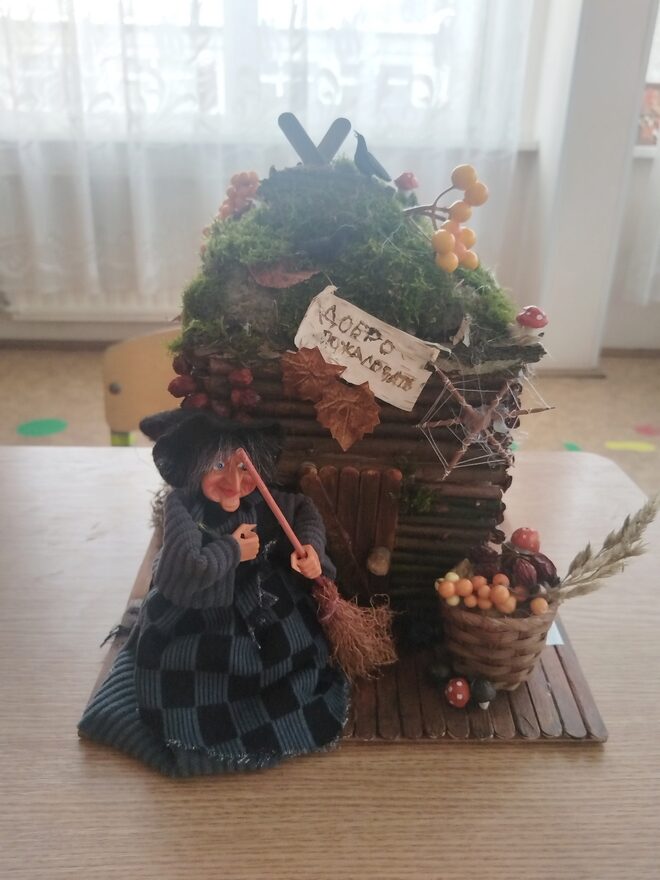 Всероссийский творческий конкурс «Любимые сказки и мультфильмы»  - детский рисунок, поделка, творческая работа, категория школьники, 1 класс, дистанционный конкурс, школьный конкурс