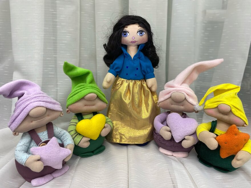 Всероссийский творческий конкурс «Любимые сказки и мультфильмы»  - детский рисунок, поделка, творческая работа, категория школьники, 2 класс, дистанционный конкурс, школьный конкурс